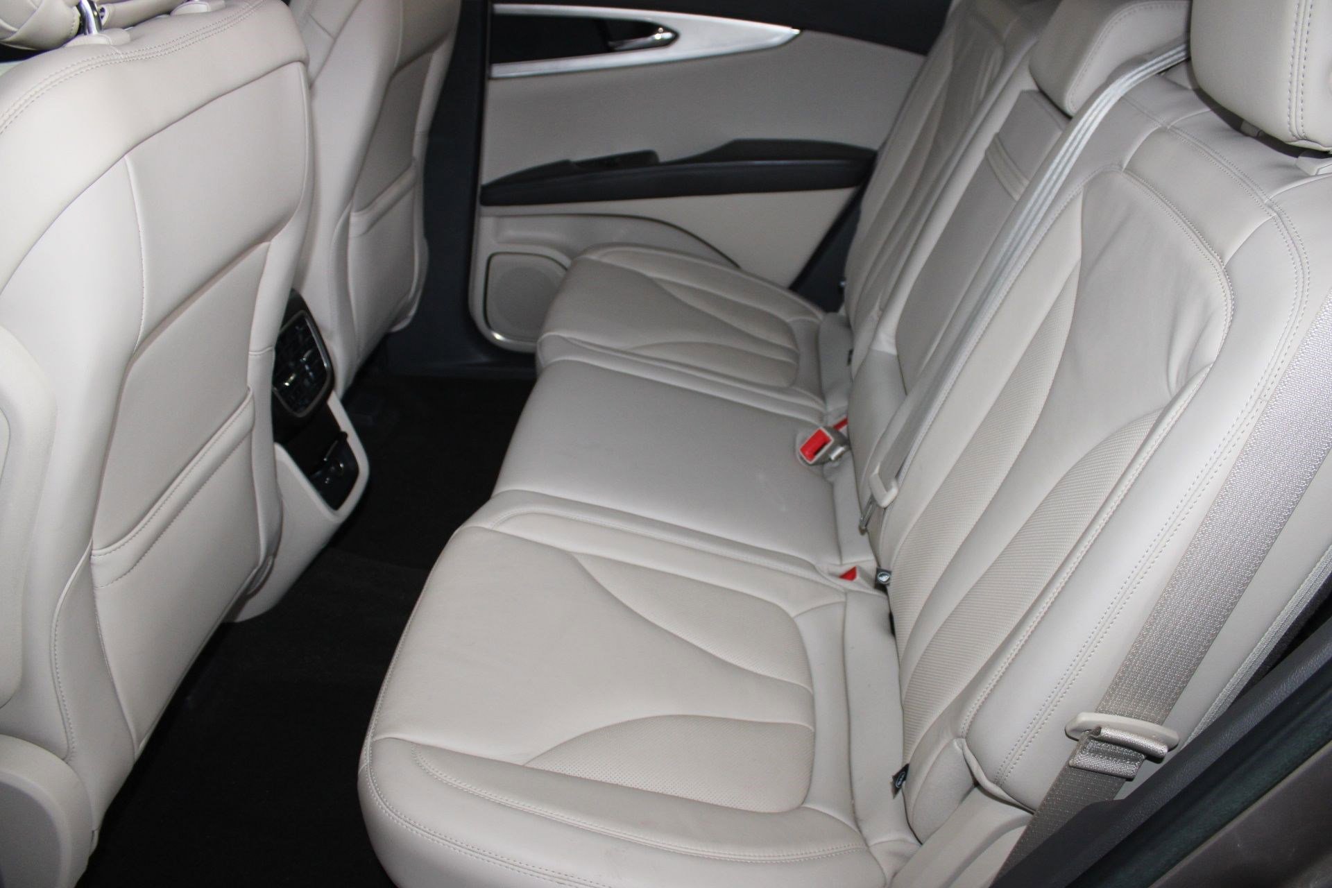 Used 2020 Lincoln Nautilus FWD w/ Equipment Group 101A image 13