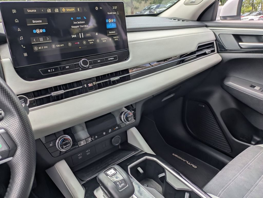 Used 2025 Mitsubishi Outlander SE FWD image 21