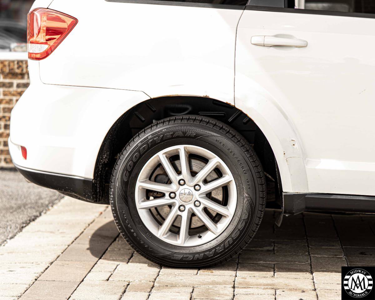 Used 2015 Dodge Journey SXT w/ Flexible Seating Group image 26