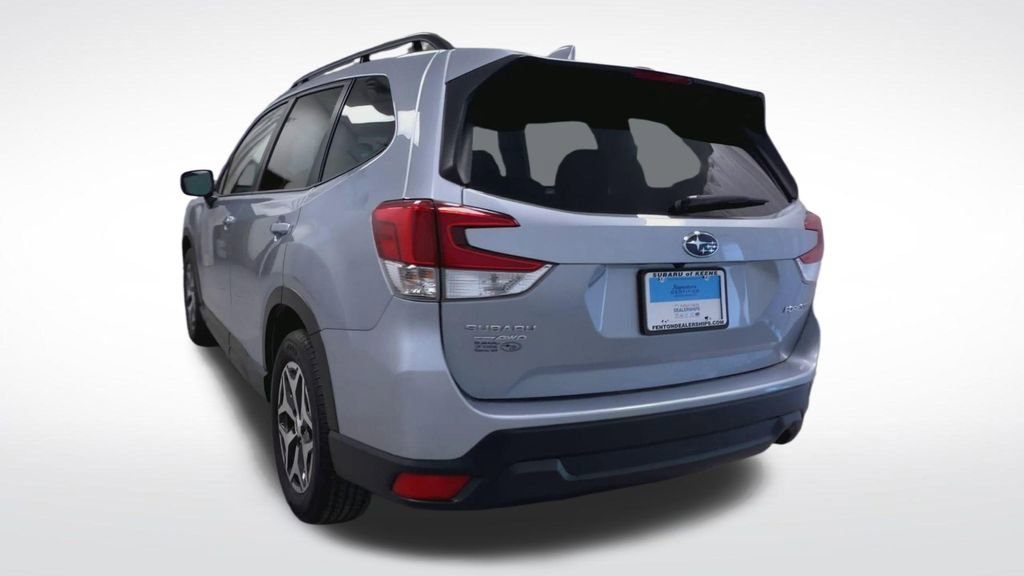 Used 2022 Subaru Forester Premium image 7
