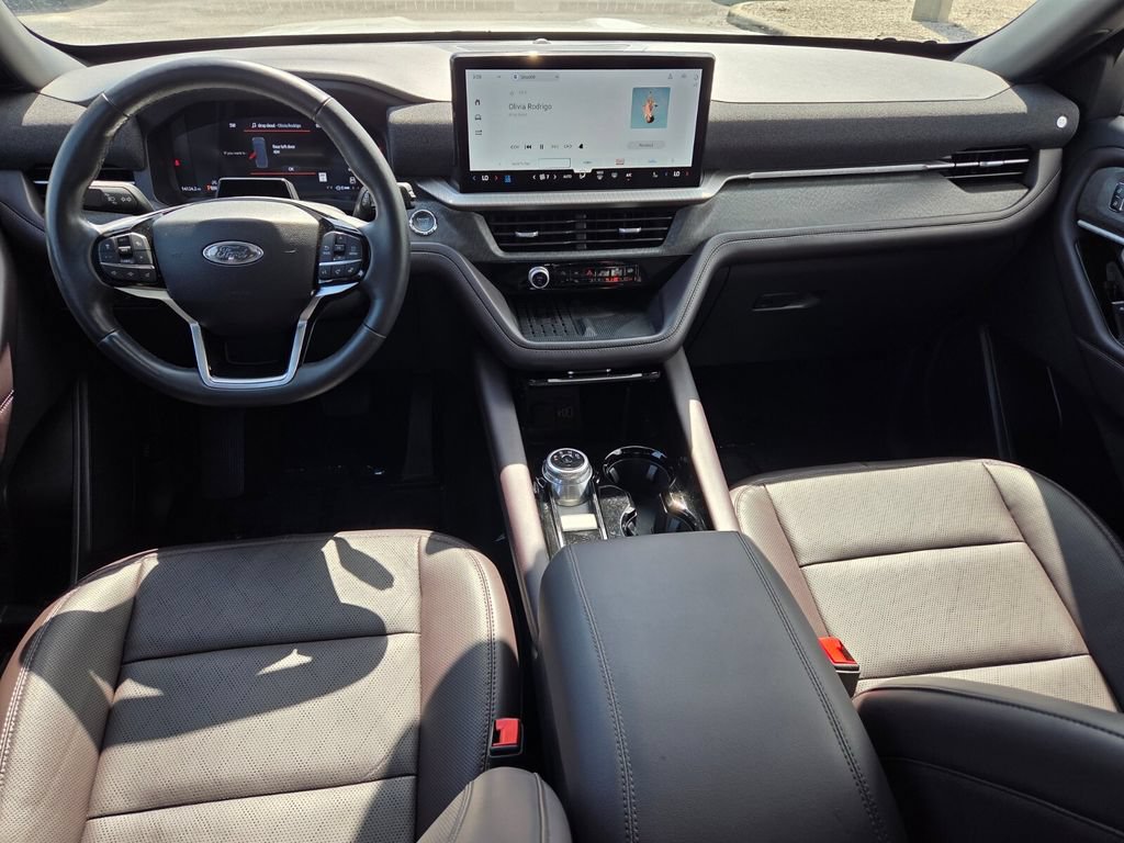 Used 2025 Ford Explorer Platinum RWD image 11
