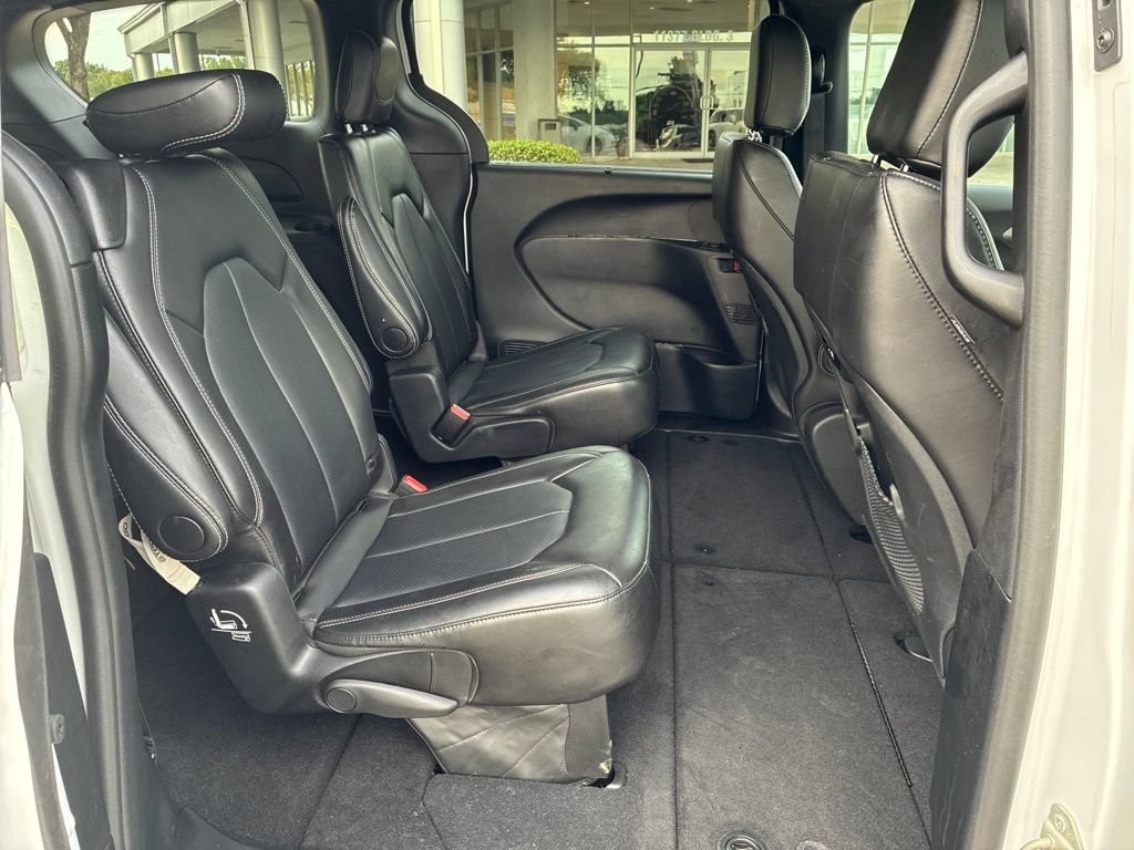 Used 2025 Chrysler Pacifica Select FWD image 7