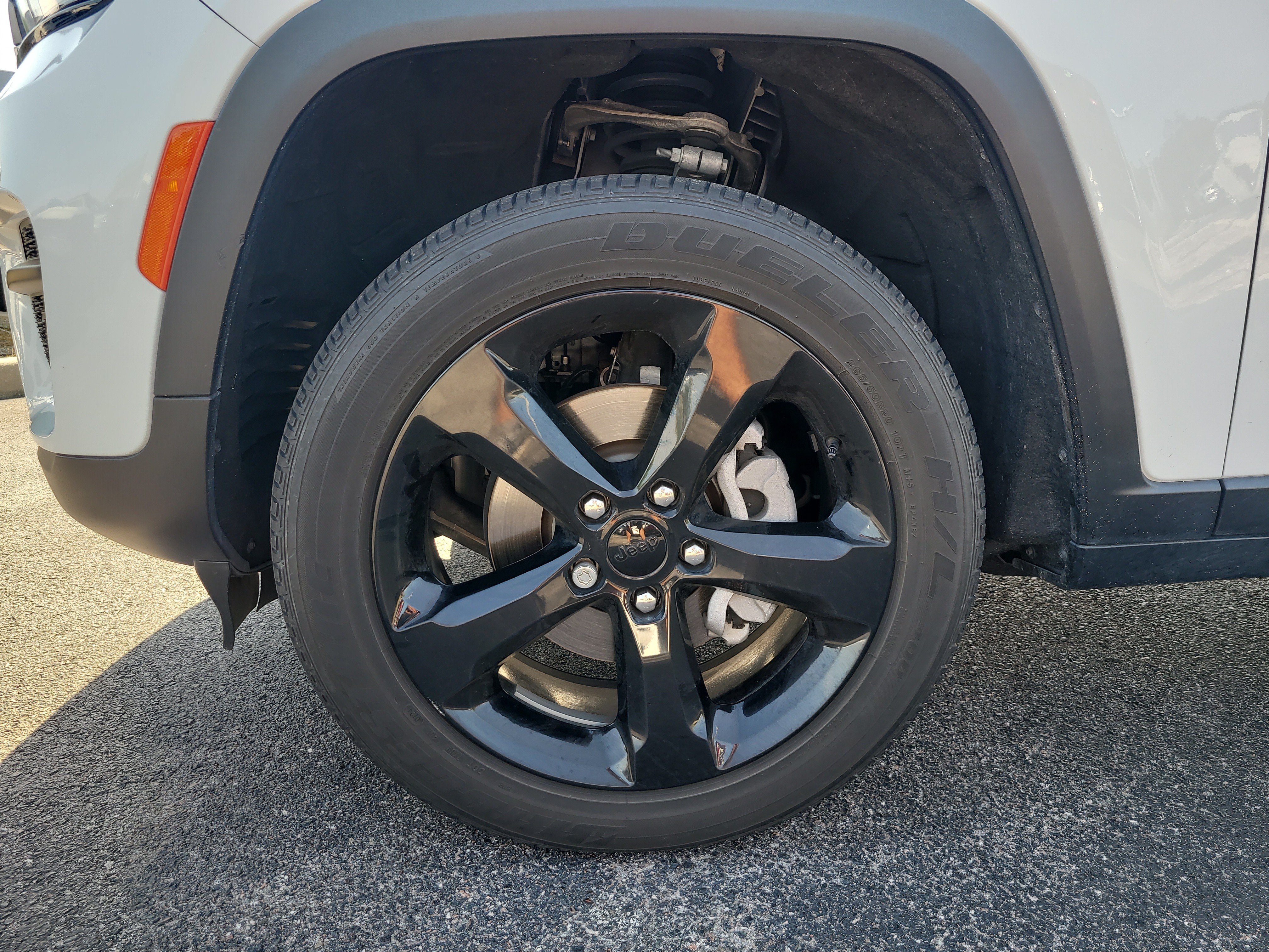 Used 2024 Jeep Grand Cherokee Altitude RWD image 9