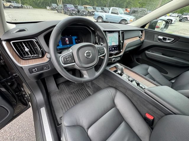 Used 2022 Volvo XC60 B5 Momentum w/ Climate Package AWD/4WD image 37