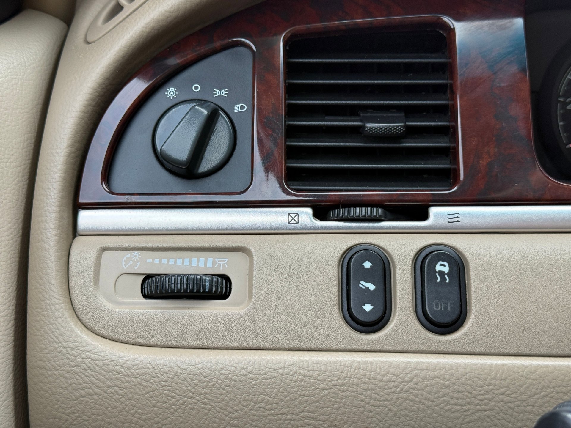 Used 2006 Lincoln Town Car Signature image 17