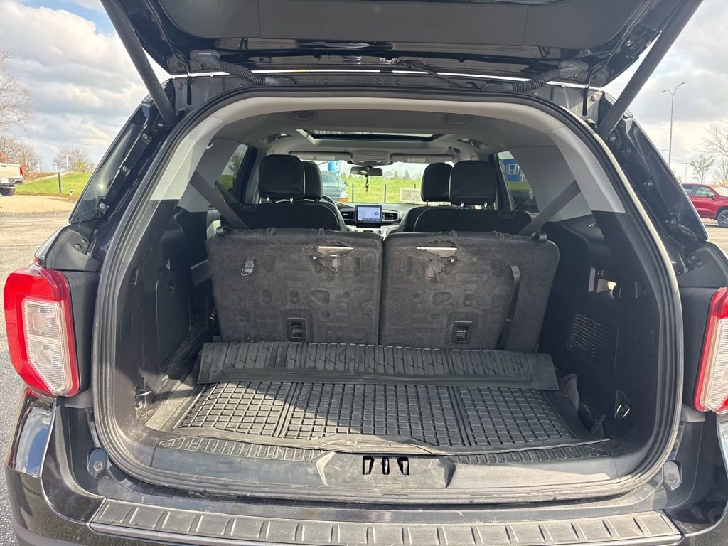 Used 2022 Ford Explorer XLT w/ Equipment Group 202A image 7