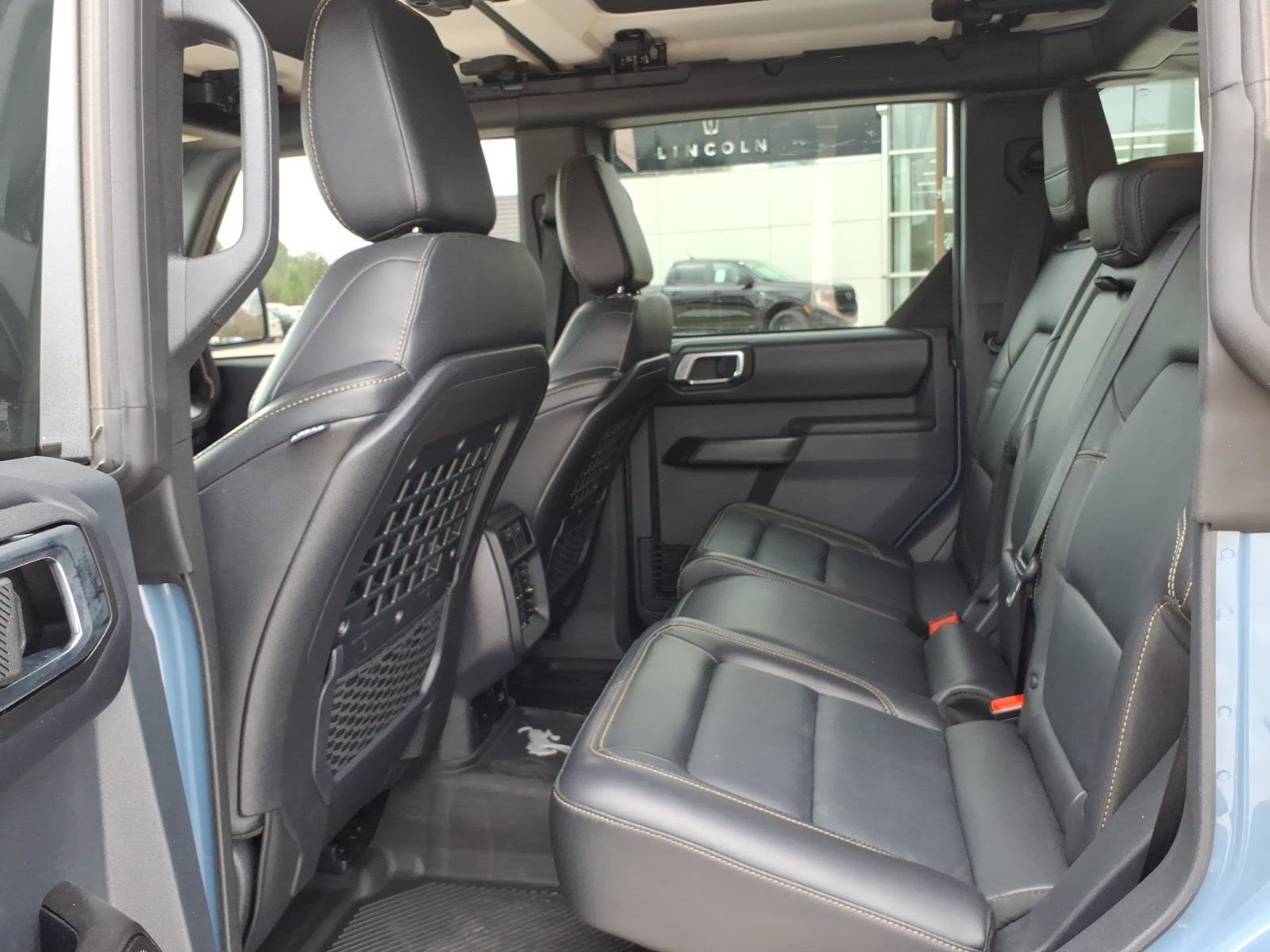 Used 2025 Ford Bronco Badlands image 14