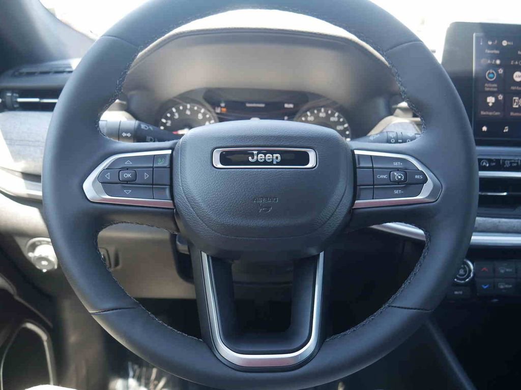 New 2025 Jeep Compass Latitude image 33