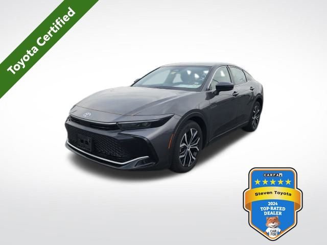 Used 2023 Toyota Crown XLE image 1