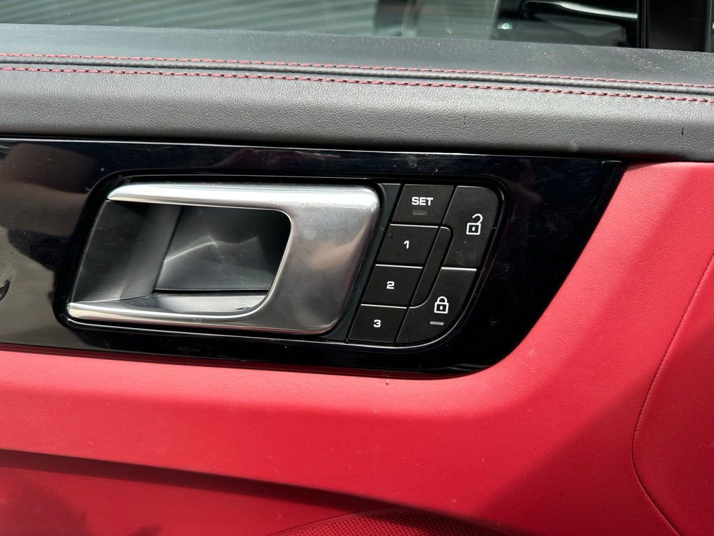 Certified 2023 Porsche Cayenne AWD/4WD image 20