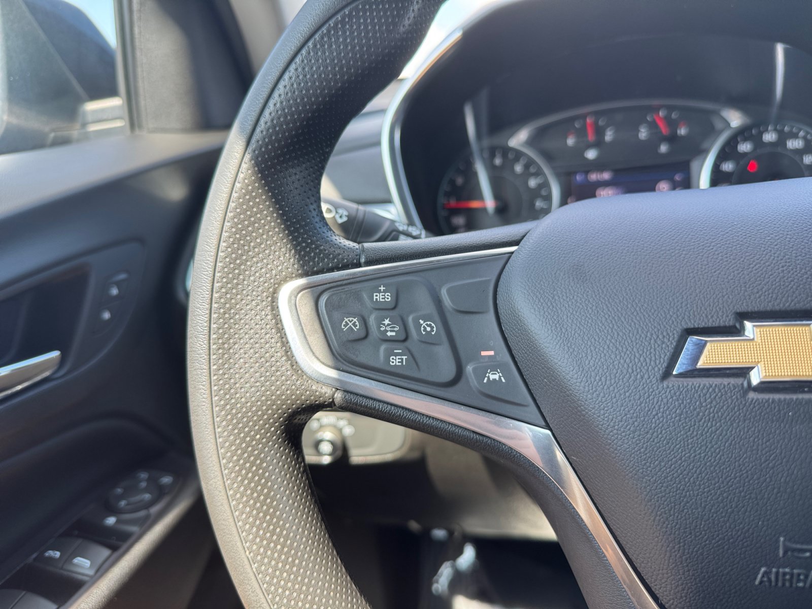 Used 2022 Chevrolet Equinox LT FWD image 24