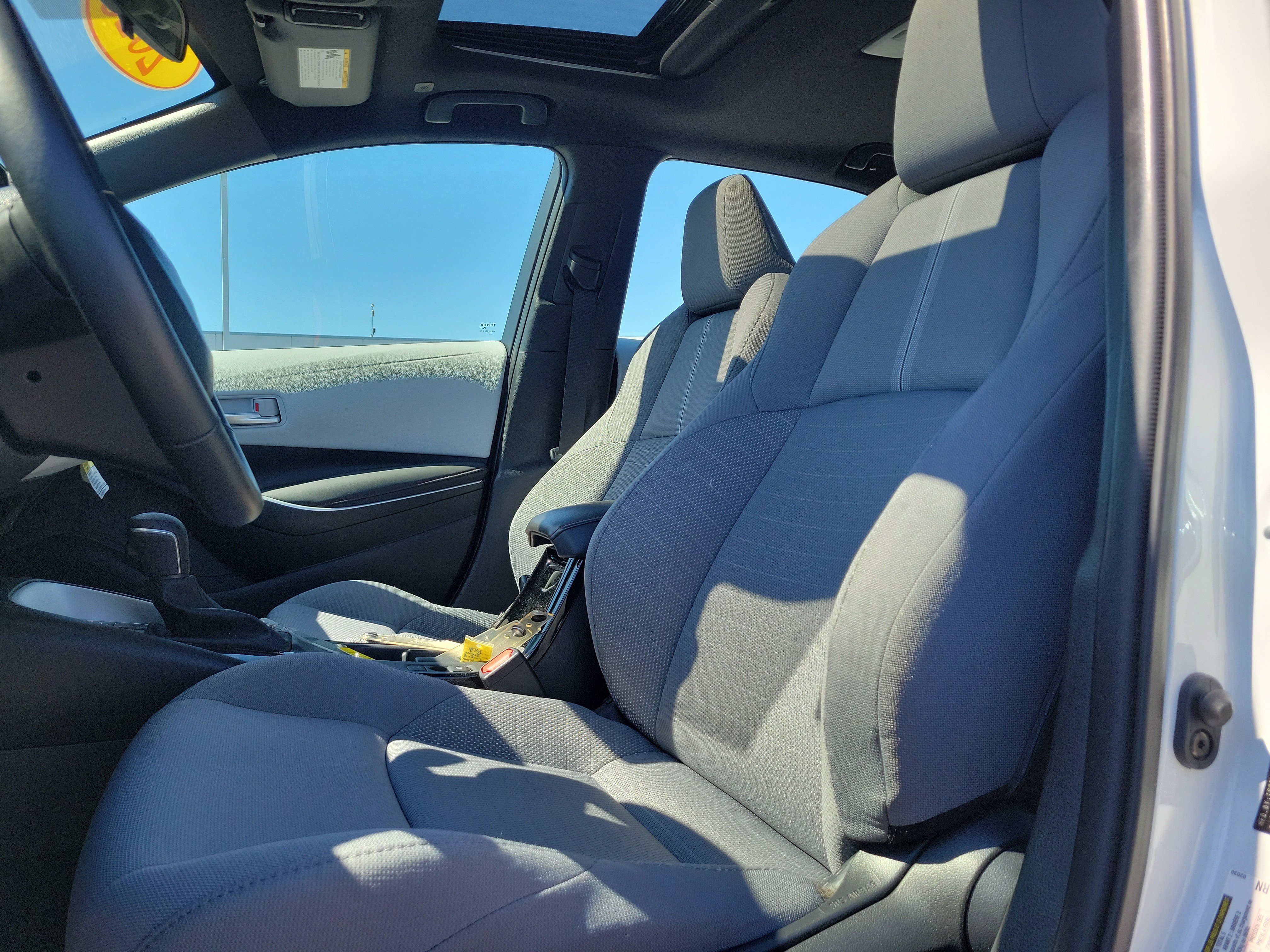 Used 2025 Toyota Corolla SE w/ SE Premium Package image 17