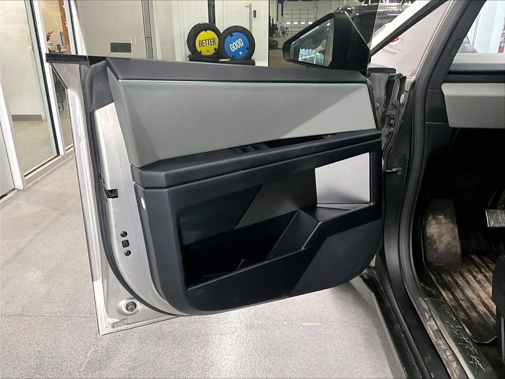 Used 2024 Tesla Cybertruck AWD Crew Cab image 9