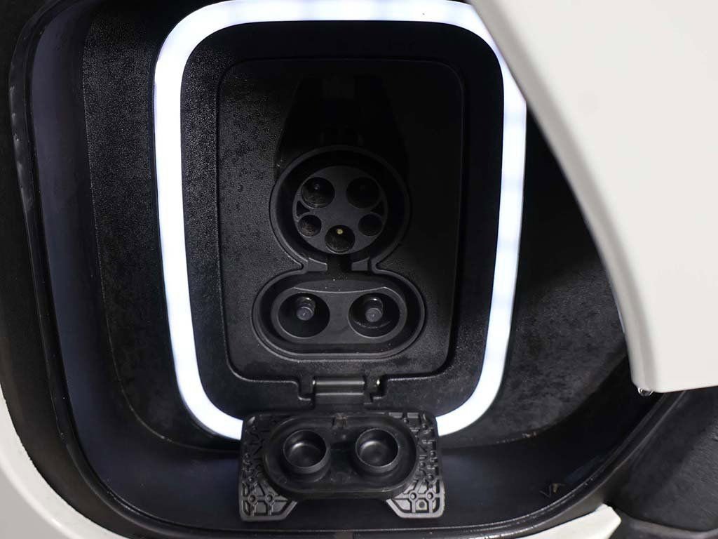 Used 2023 Rivian R1S Adventure image 23