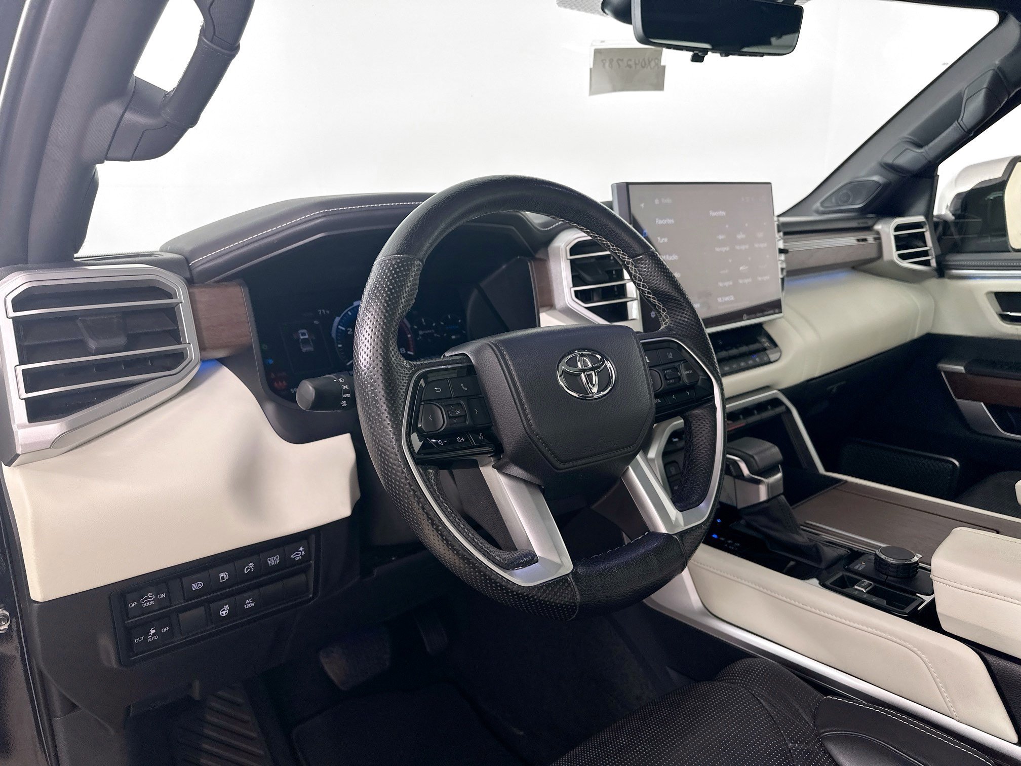 Used 2024 Toyota Tundra Capstone AWD/4WD image 10