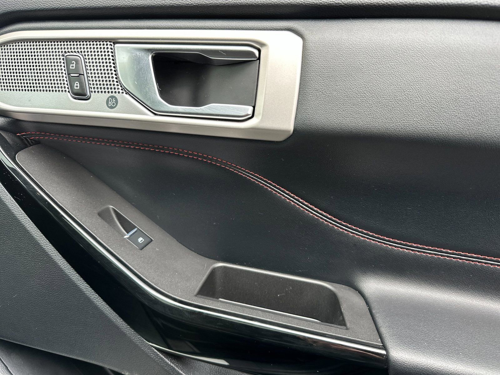 Used 2023 Ford Explorer ST-Line w/ Class IV Trailer Tow Package AWD/4WD image 21