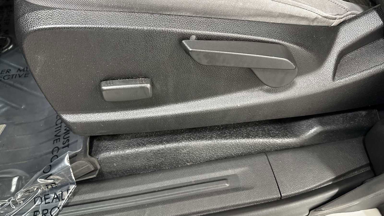 Used 2018 GMC Canyon 2WD Ext Cab 128.3 w/ Convenience Package image 14