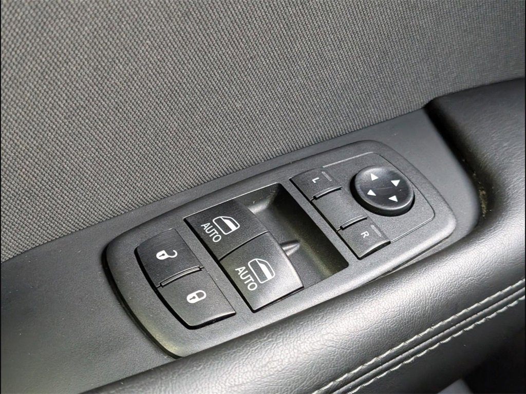 Used 2019 Dodge Challenger SXT image 11