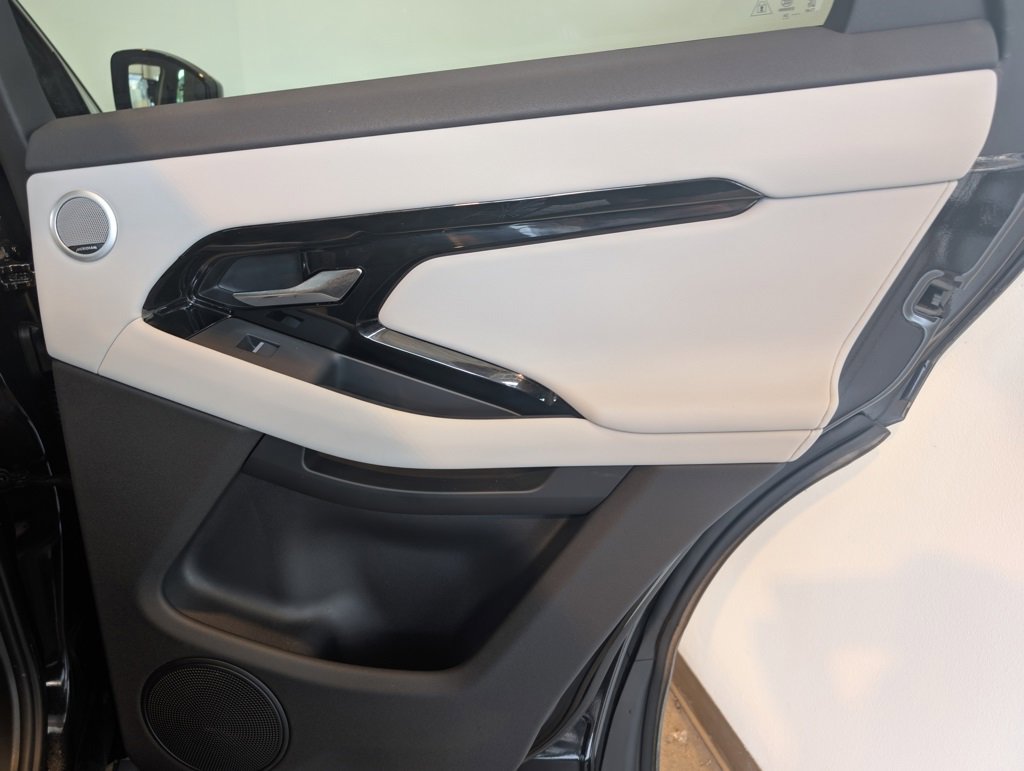 Used 2025 Land Rover Range Rover Evoque S image 28