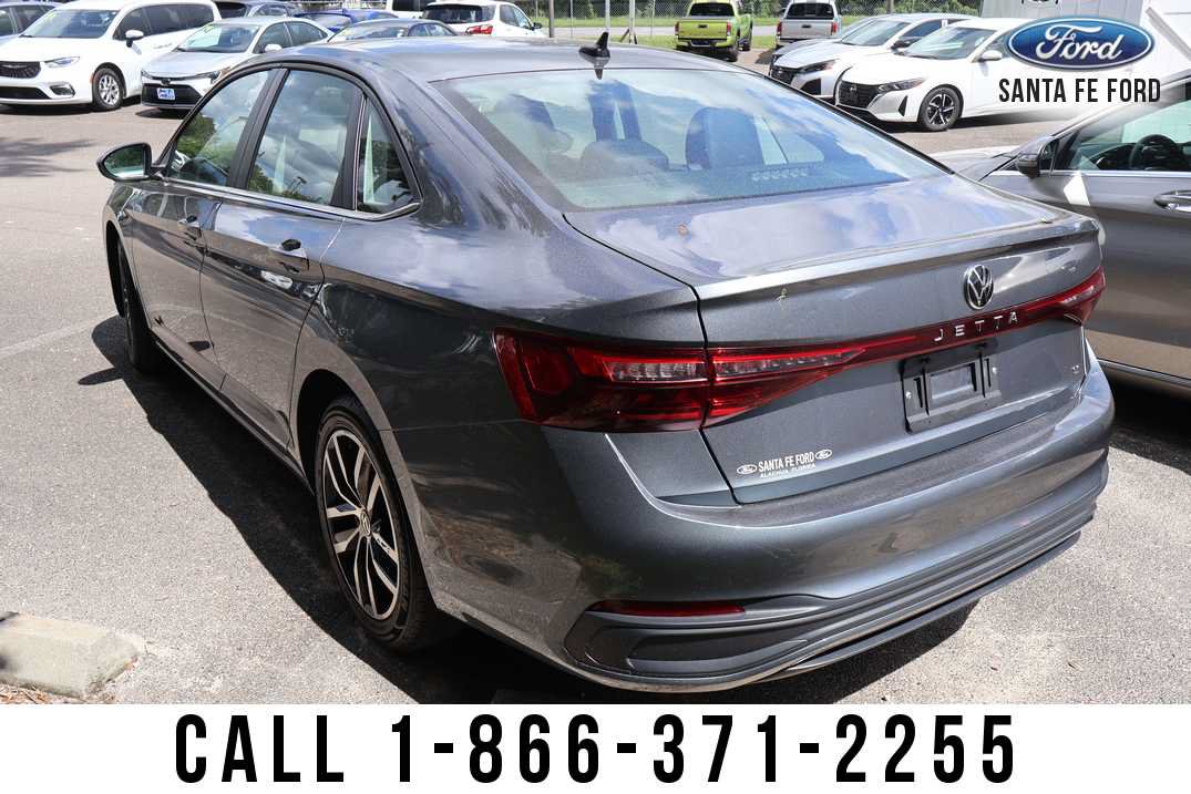 Used 2025 Volkswagen Jetta SE FWD image 3
