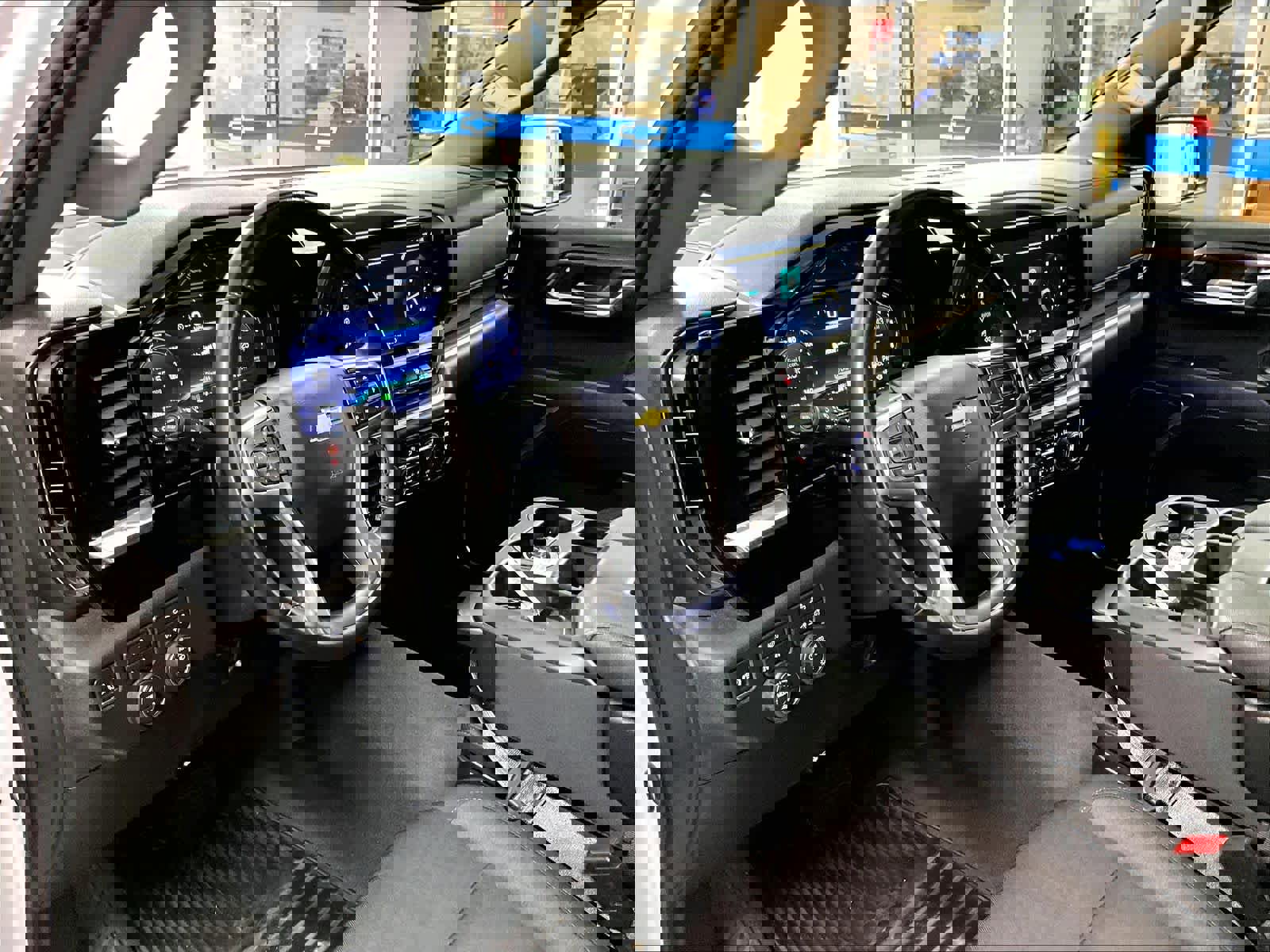 Used 2025 Chevrolet Silverado 1500 LT image 8