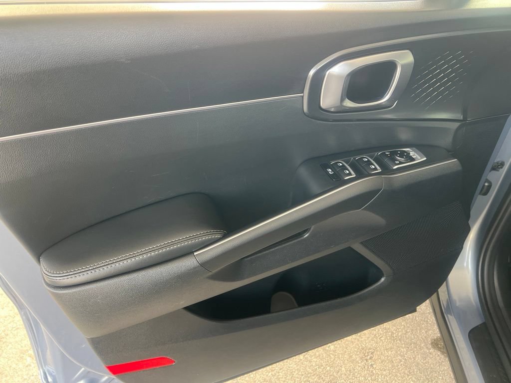 Certified 2024 Kia Sorento LX FWD image 7