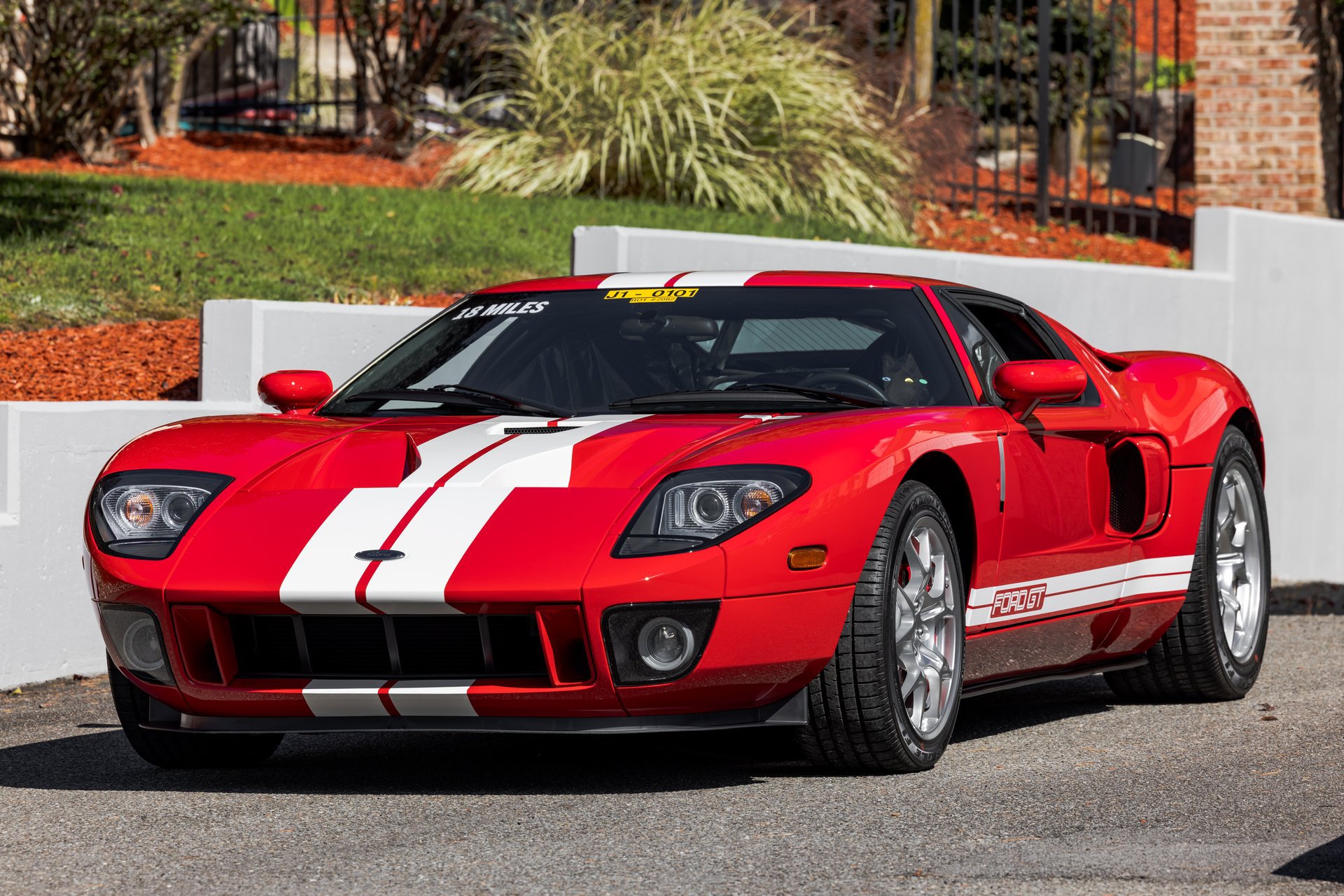 Used 2006 Ford GT RWD image 22