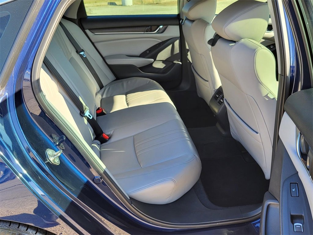 Used 2018 Honda Accord Touring image 11
