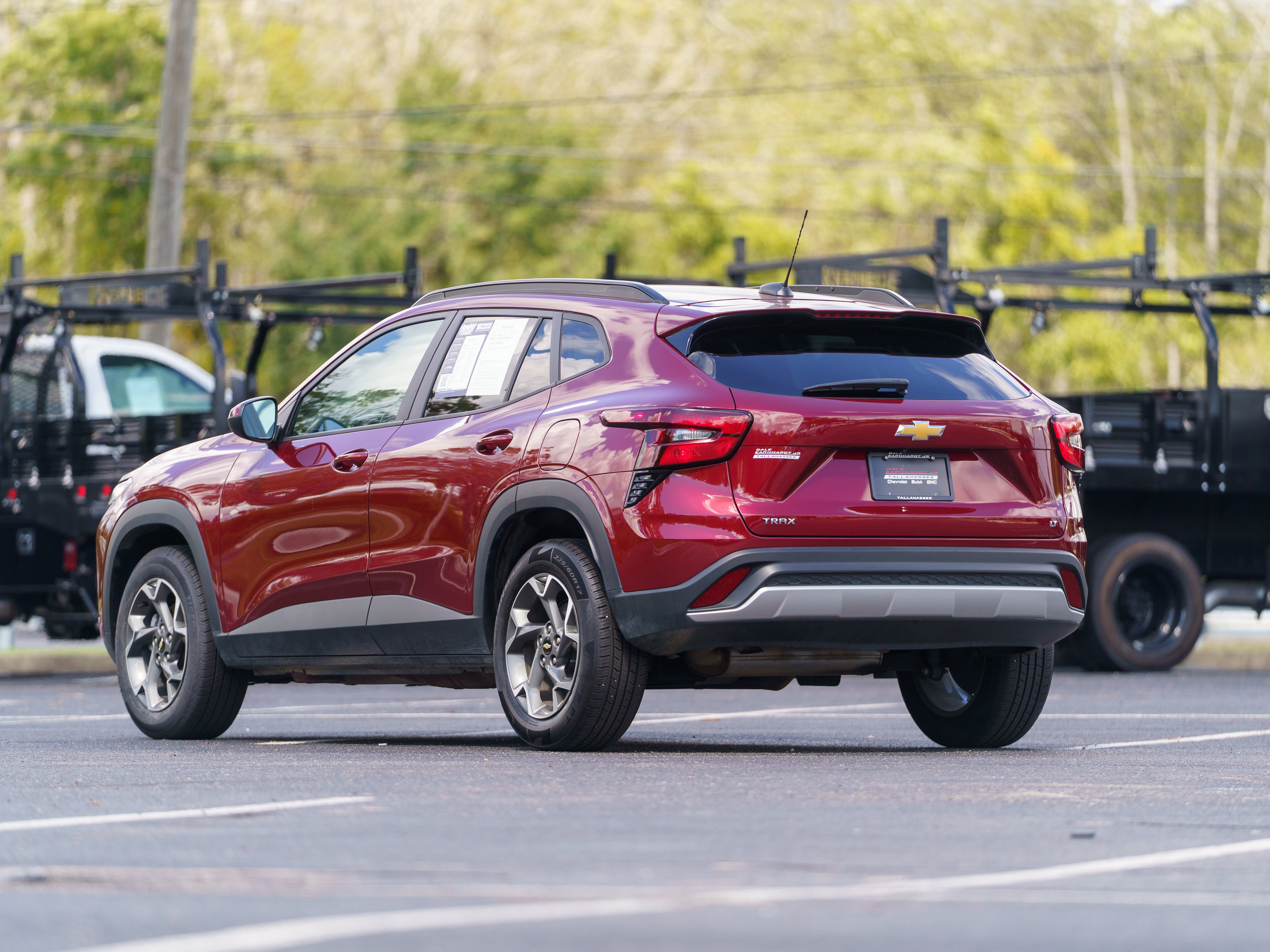 Used 2025 Chevrolet Trax LT FWD image 3
