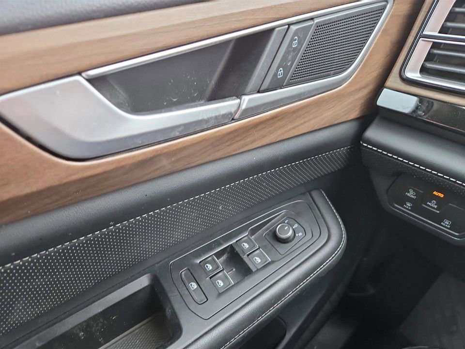 Used 2024 Volkswagen Atlas SE image 22