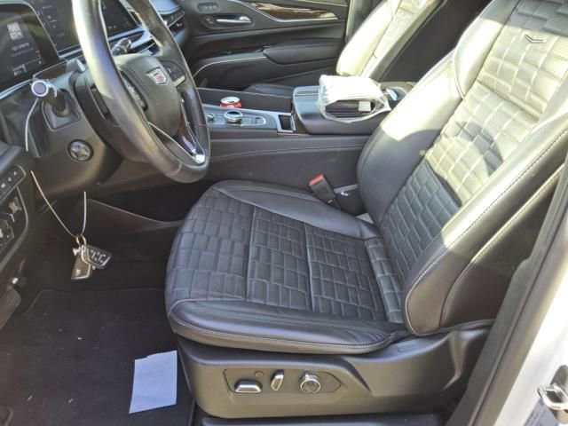Used 2023 Cadillac Escalade Sport Platinum w/ Heavy-Duty Trailer Package AWD/4WD image 4