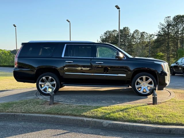 Used 2018 Cadillac Escalade ESV Premium Luxury image 8