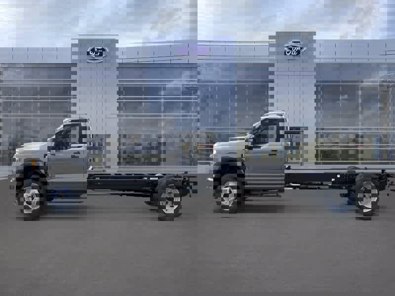 New 2025 Ford F550 4x4 Regular Cab Super Duty w/ XL Chrome Package image 4