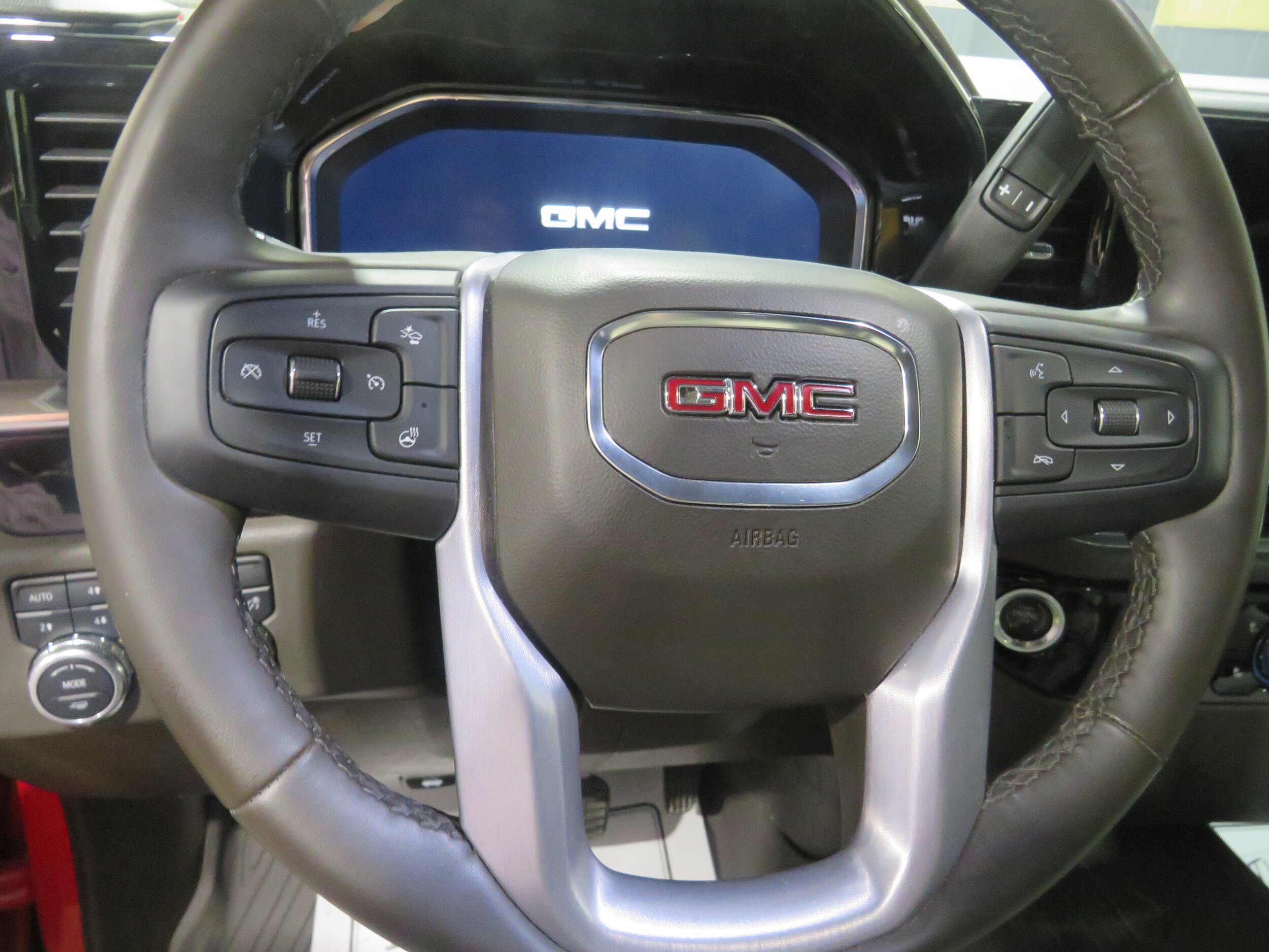 Used 2023 GMC Sierra 1500 SLE AWD/4WD image 13