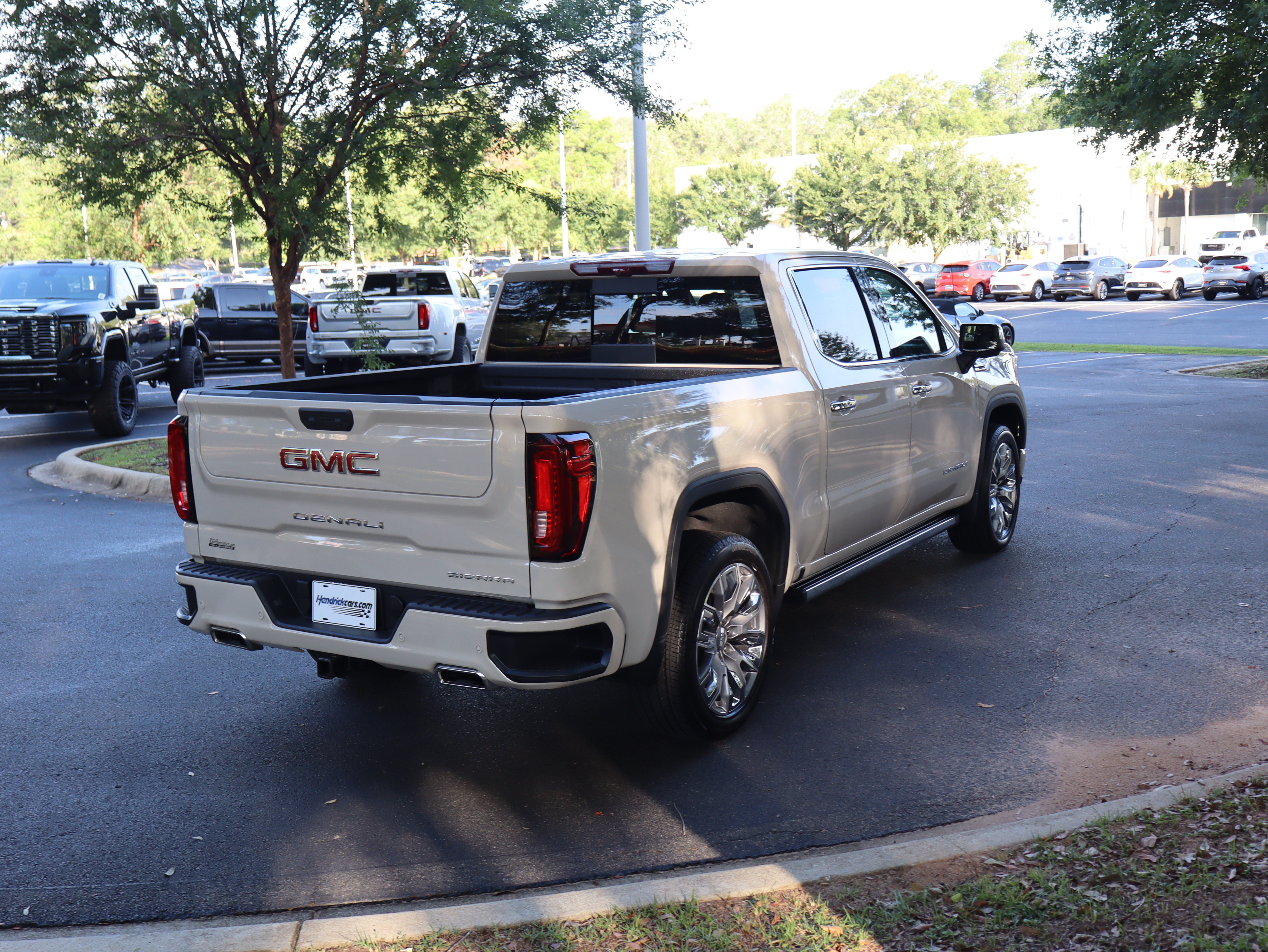 Used 2026 GMC Sierra 1500 Denali w/ Denali Reserve Package AWD/4WD image 9