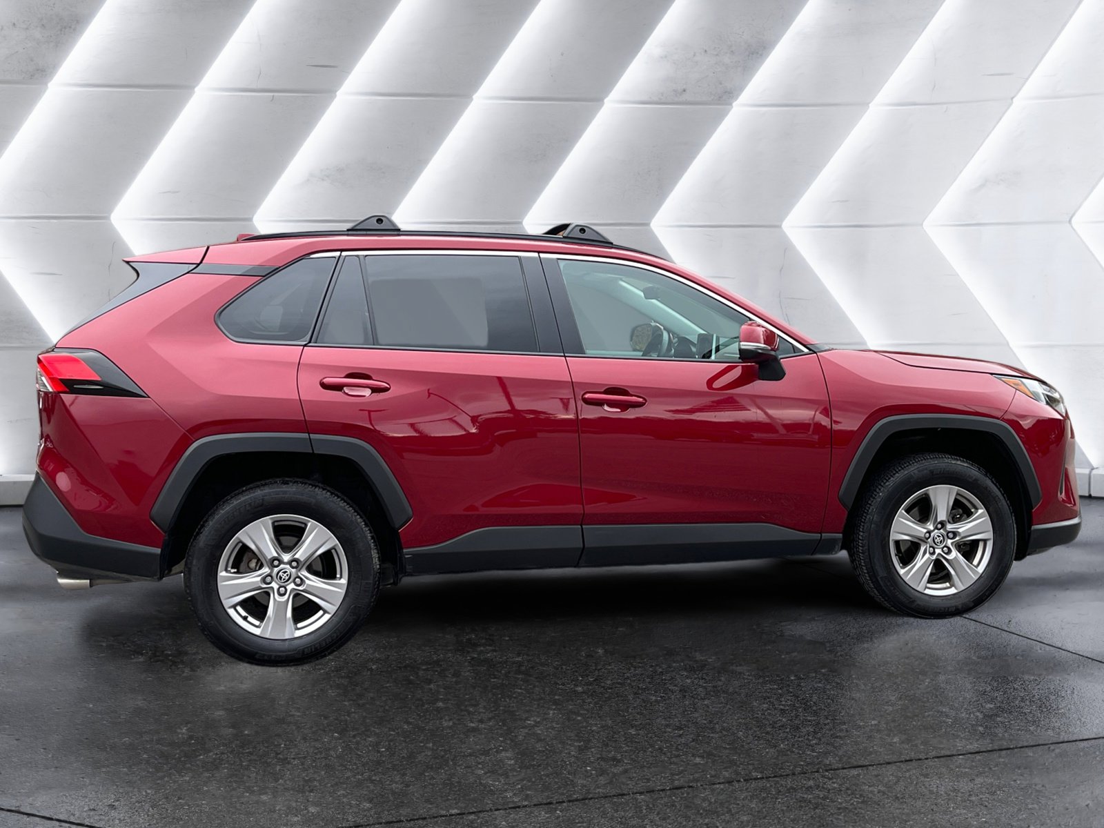 Used 2023 Toyota RAV4 XLE w/ Convenience Package image 7