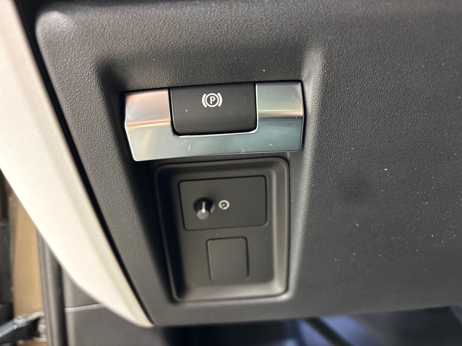 New 2025 Land Rover Defender 110 S AWD/4WD image 22