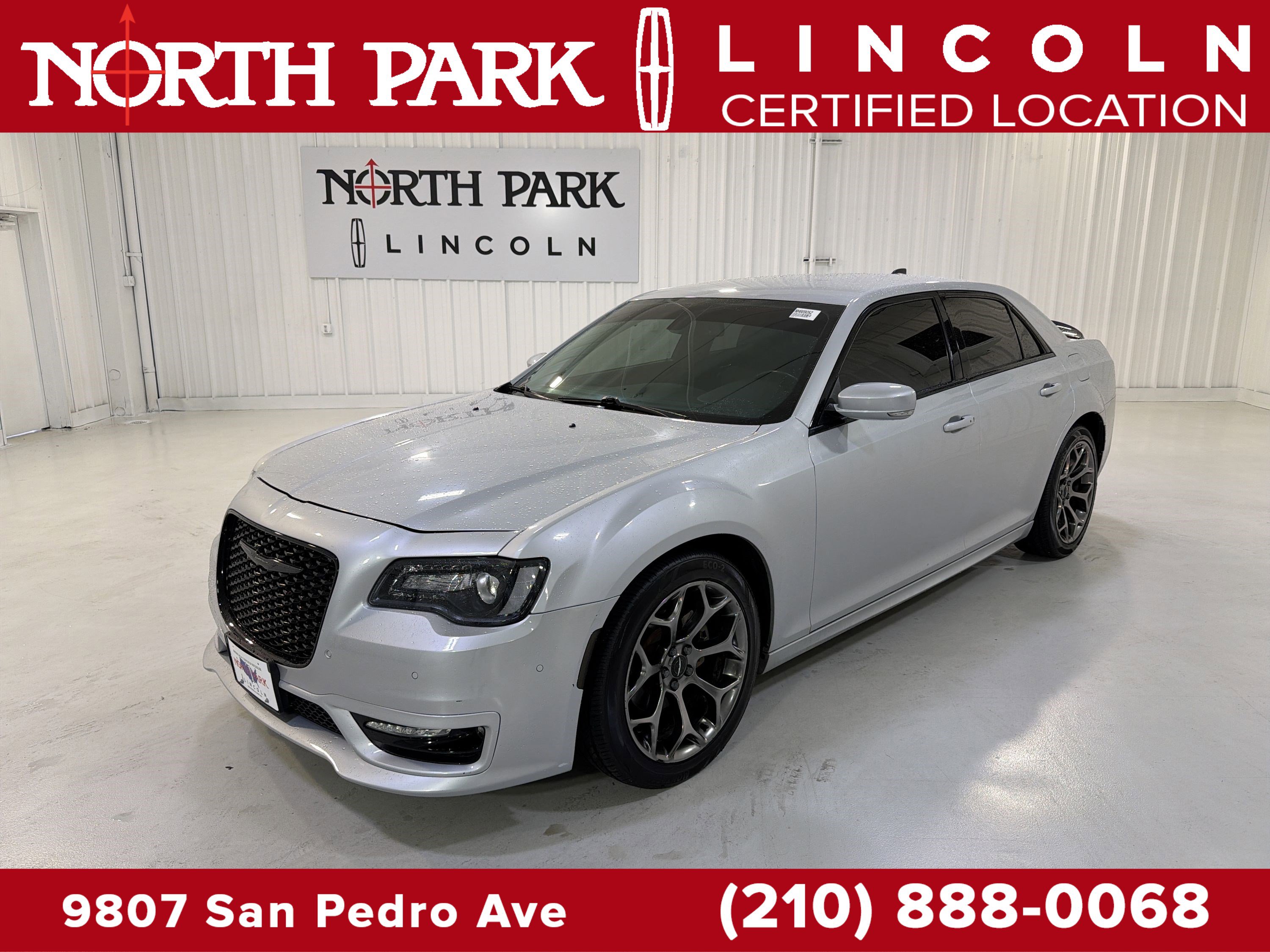 Used 2021 Chrysler 300 Touring L image 1