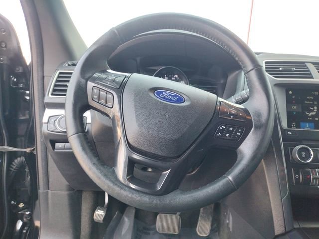 Used 2017 Ford Explorer XLT w/ Equipment Group 202A image 16