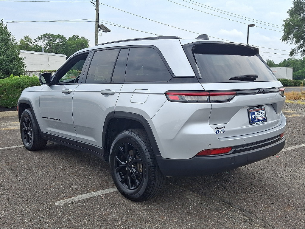 Used 2024 Jeep Grand Cherokee Altitude AWD/4WD image 8