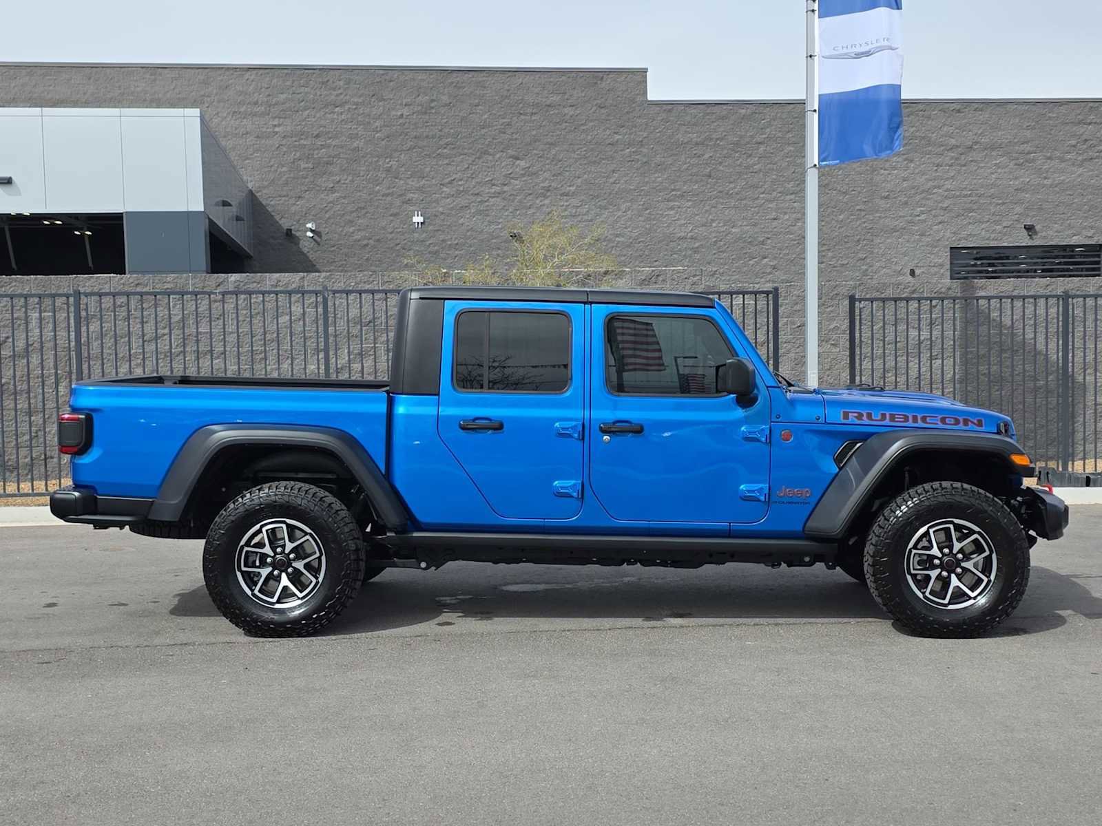 Used 2024 Jeep Gladiator Rubicon w/ Technology Group AWD/4WD image 10