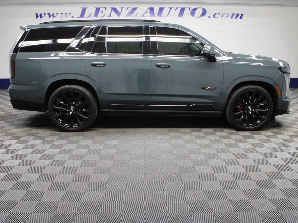 Used 2026 Cadillac Escalade V AWD/4WD image 2