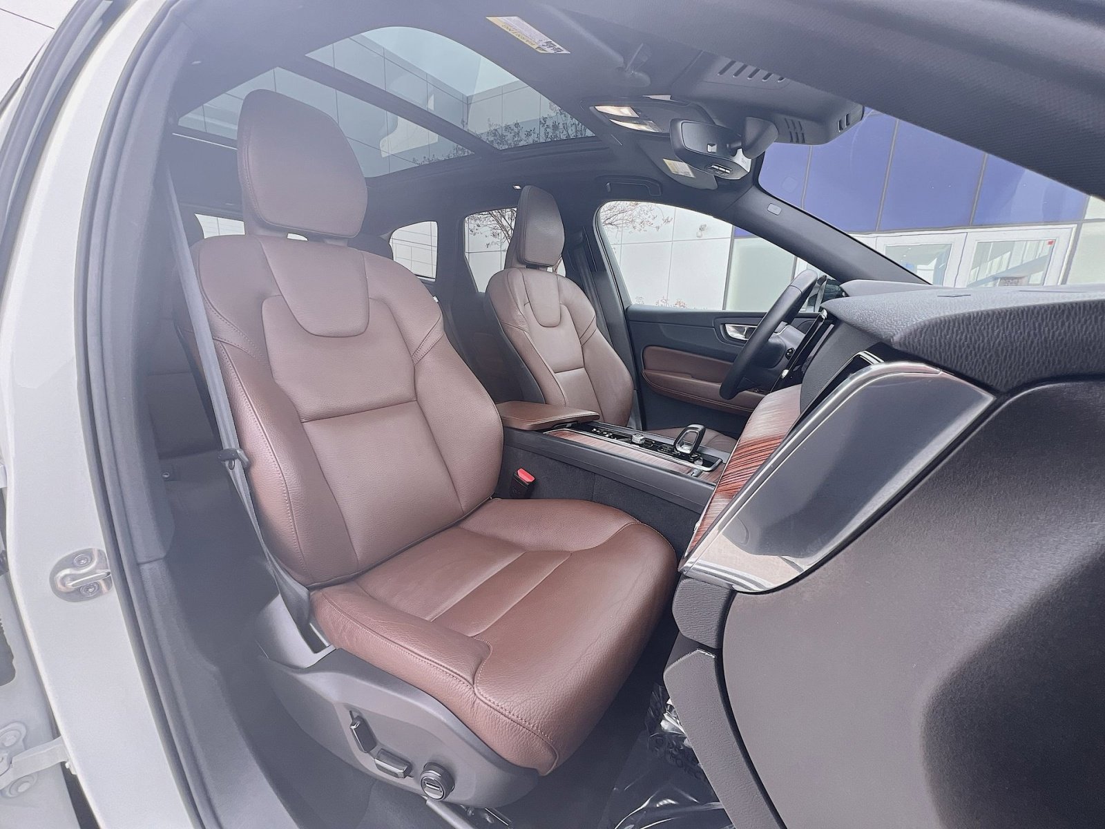 Certified 2023 Volvo XC60 B5 Plus w/ Climate Package image 27