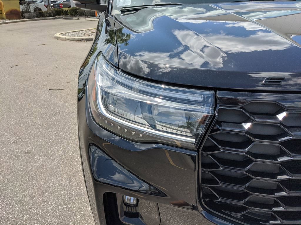 Certified 2025 Ford Explorer ST image 9