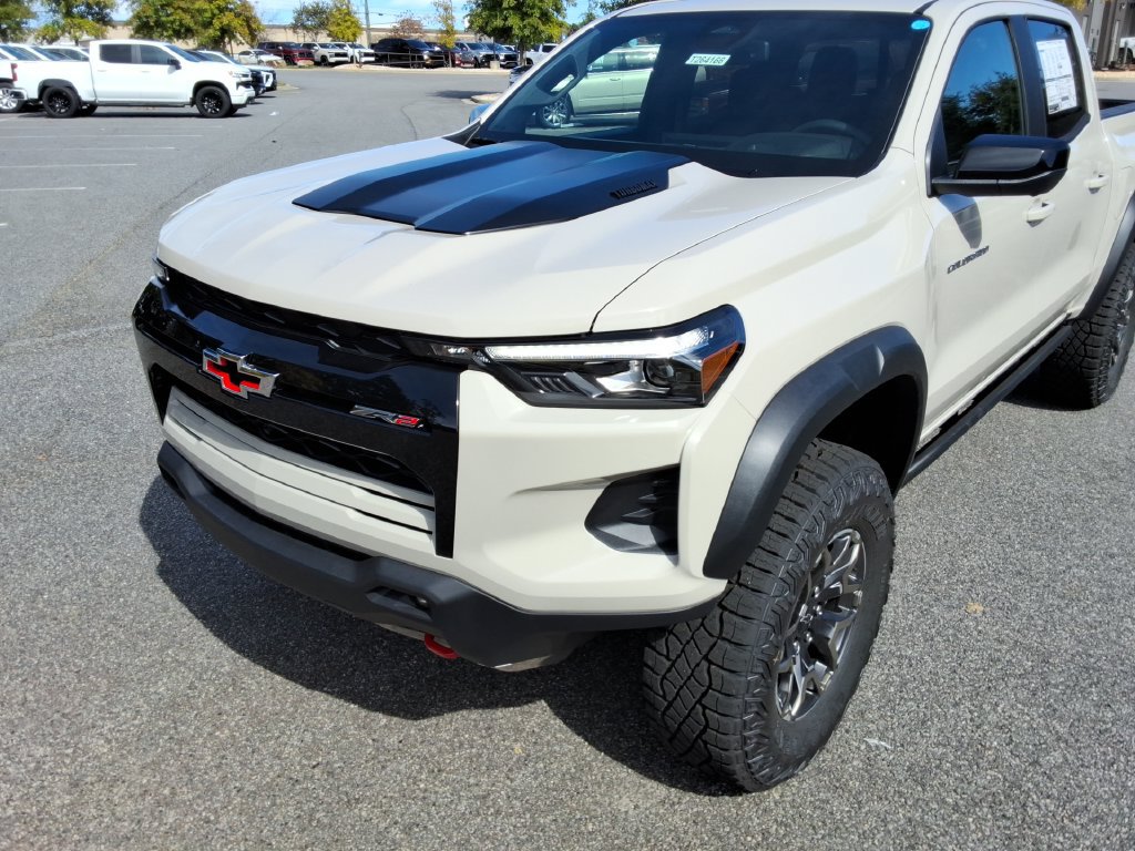 New 2026 Chevrolet Colorado ZR2 w/ Technology Package AWD/4WD image 9
