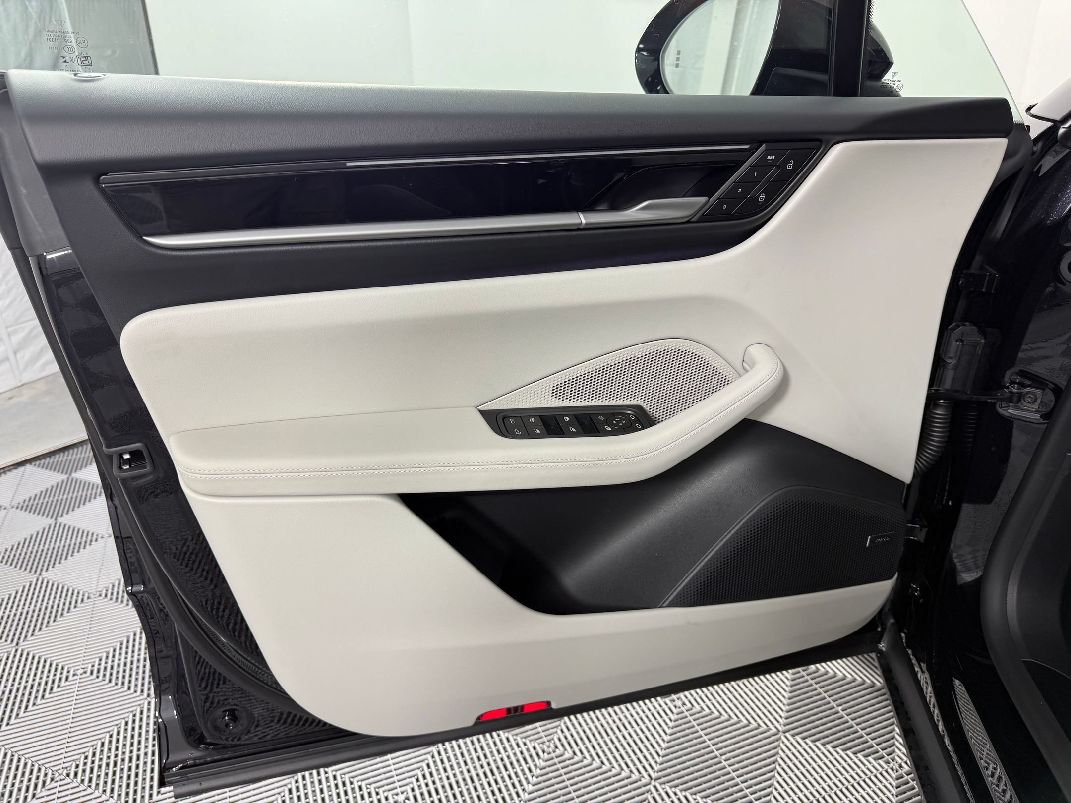 Certified 2026 Porsche Macan Electric RWD image 14