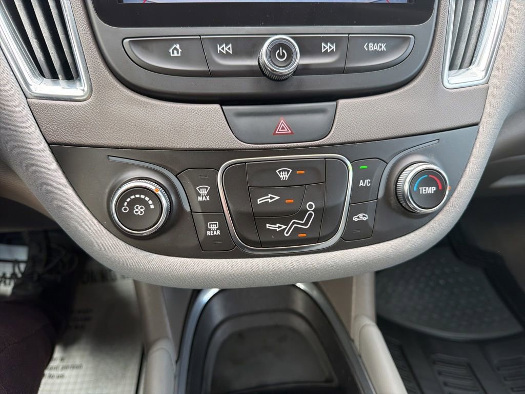 Used 2017 Chevrolet Malibu LT image 26