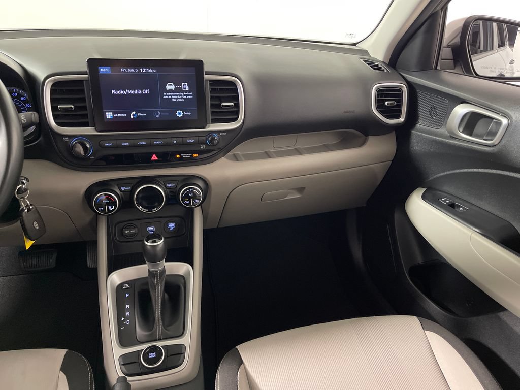 Used 2020 Hyundai Venue SEL w/ Convenience Package FWD image 17