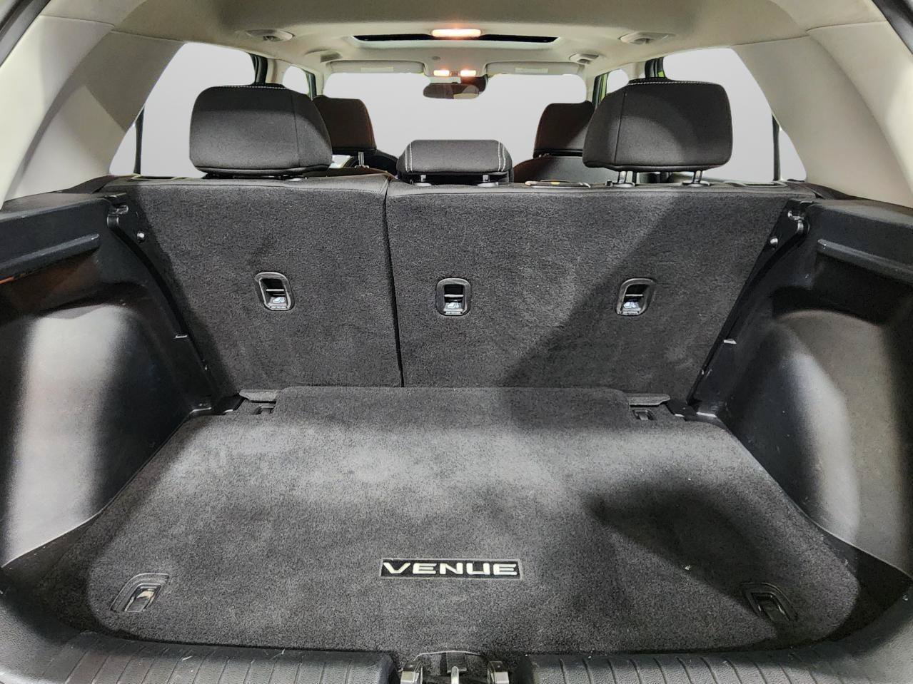 Used 2022 Hyundai Venue SEL FWD image 30