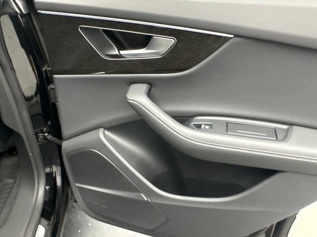 Certified 2025 Audi Q8 Premium Plus AWD/4WD image 27